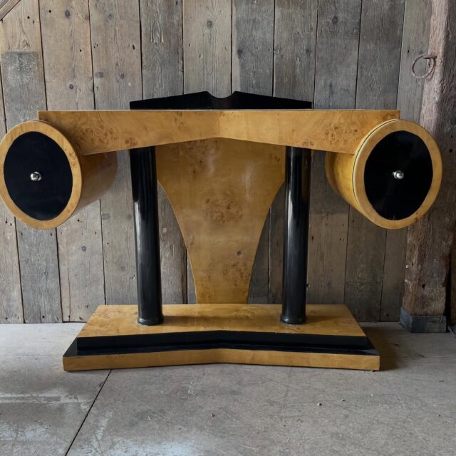 Glorious art Deco style console table with drawers adds to the glamour in any room

Follow the link for more details 

#vintage #interiorsdesign #home #restoration #artdeco