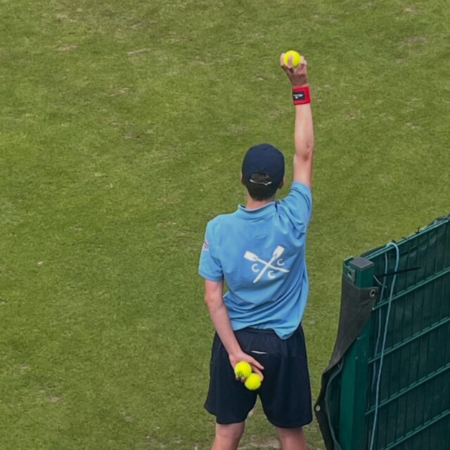 A day @edgbastonprioryclub to watch the start of the grass tournament and the Summer of tennis 

#tennis #grass #summer #green #sun