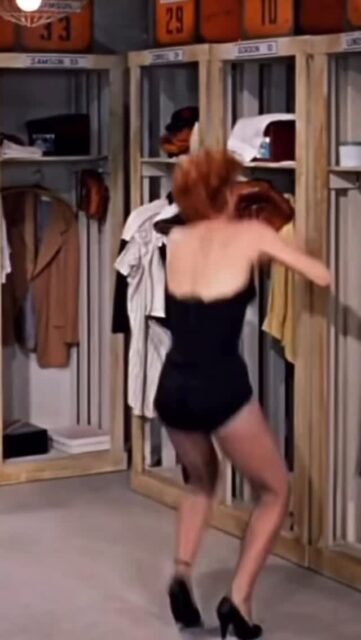 What a week !! Creeping really fast into the weekend after week of ups and downs so a weekend is much needed
Who's in?
#weekend #friday  #vintage #women #interiordesign
