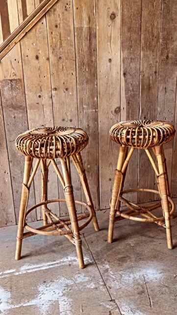 A pair of vintage Franco Albini bamboo high stools, cool for the summer.

Co starring Lolli

#vintage #furniture #interiordesign #Home #Love