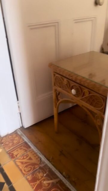 Look what arrived this afternoon, a pair of really cute bedside tables with detailing on the front drawer.
Love them
Not listed yet, soon will be, interested ? DM 
#vintage #interiors #interiordesign #bedroom #homedecor