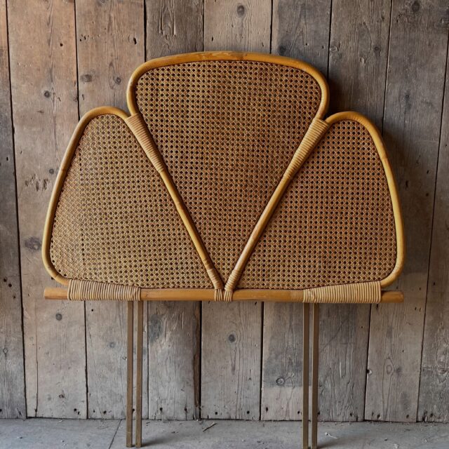 Vintage cane and bamboo single headboard ,
For details follow the link 
#vintage #furniture #bedroom #interiordesign #home